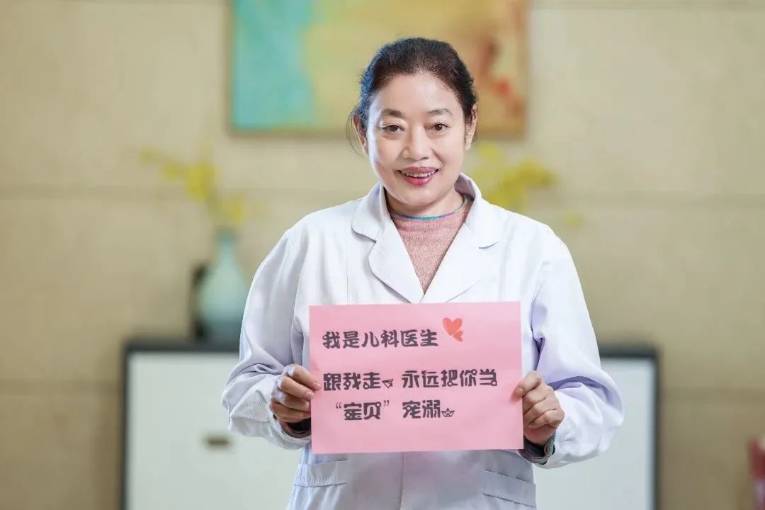 手举口号 (1).jpg